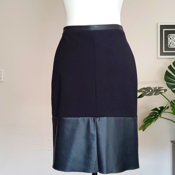 Danier Dresses & Skirts - Danier Black Leather Skirt Size 6